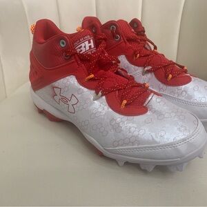 New Under Armour Red and White football cleats, sz 6Y